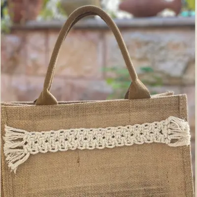 حقائب من الخيش والقماش