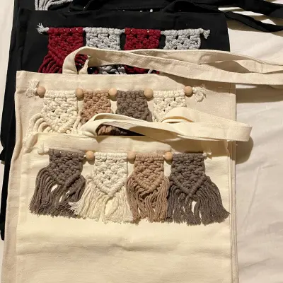 حقائب من الخيش والقماش